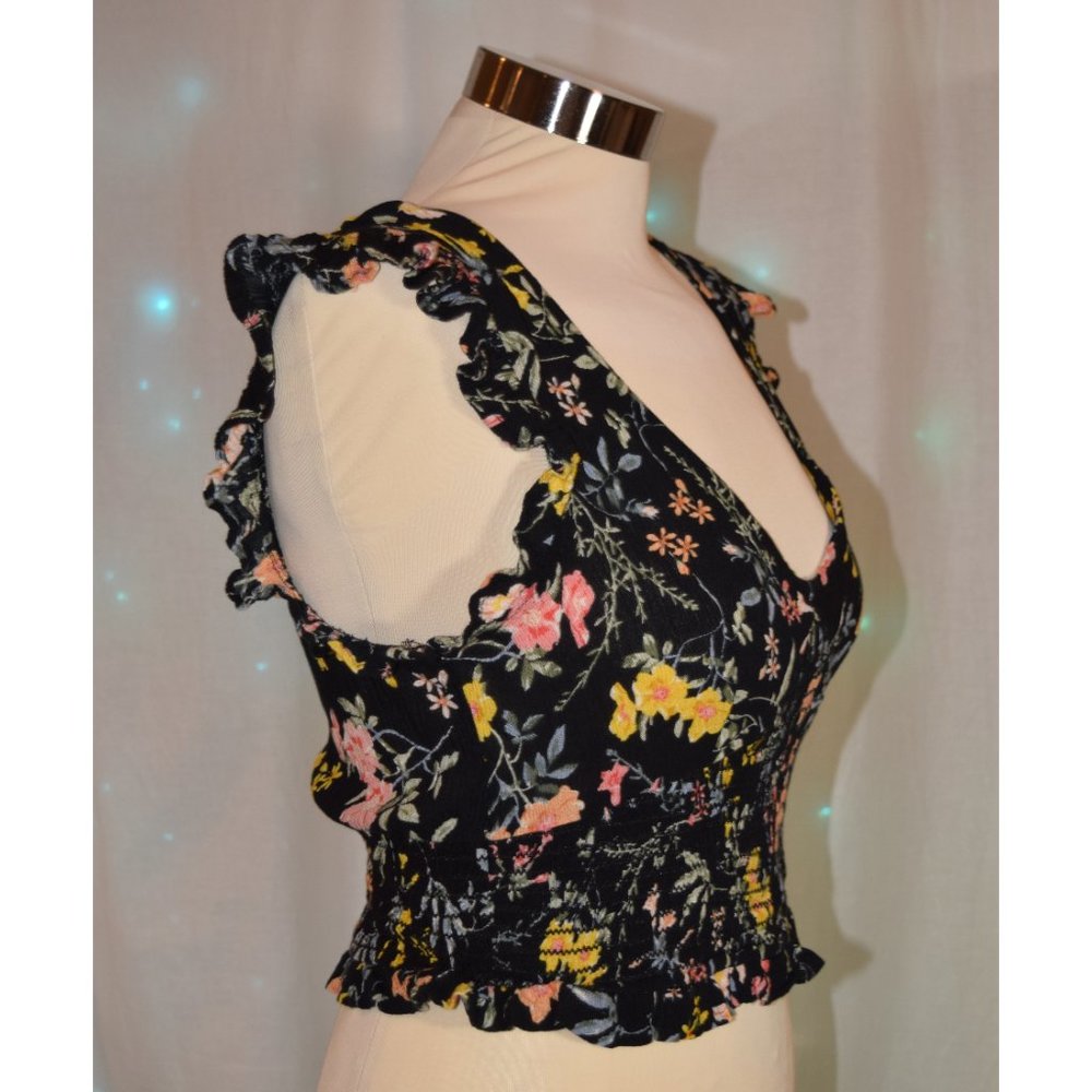 Patrons of Peace Floral Smocked Crop Top size Medium - Picture 2 of 6